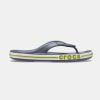 ⁦Crocs Bayaband Flip - כפכף באיה באנד בצבע אפור כהה/ירוק⁩ – תמונה ⁦2⁩