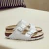 ⁦בירקנשטוק כפכפי נשים אריזונה לבן Birkenstock Arizona BS White⁩ – תמונה ⁦4⁩